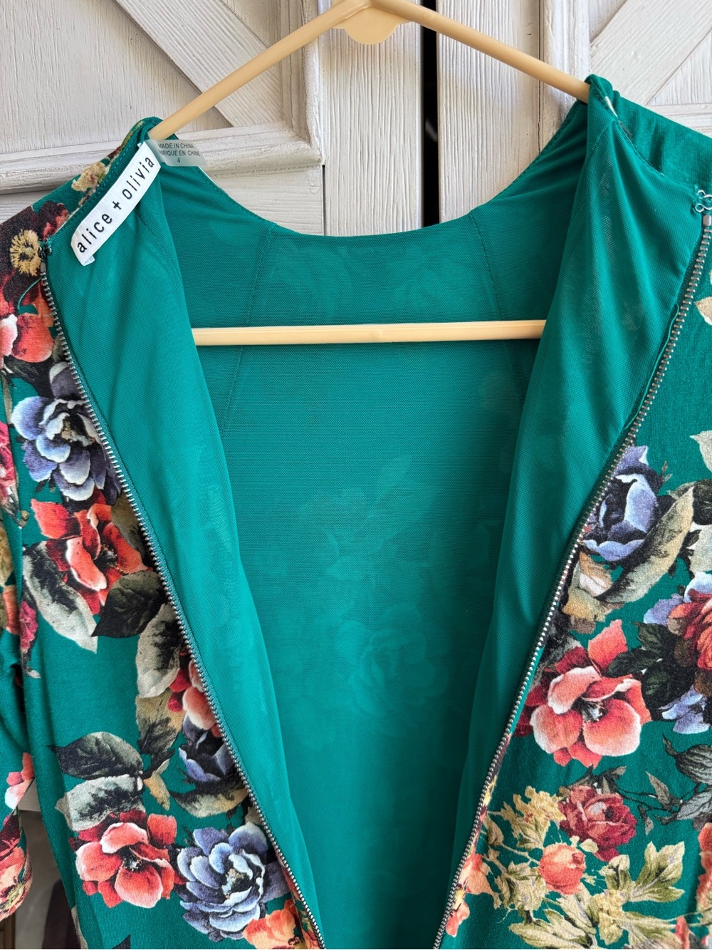 Alice + Olivia Green Floral Long Sleeve Midi Dress with Multicolor Blooms - Picture 4 of 4